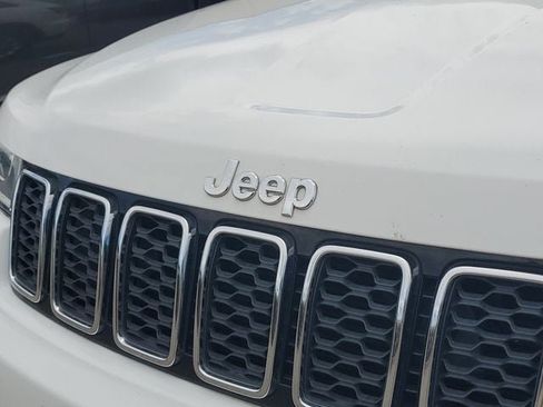 Certified 2021 Jeep Grand Cherokee Laredo X AWD/4WD image 5