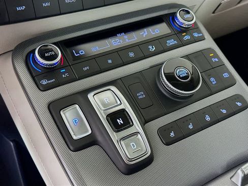 Used 2024 Hyundai Palisade Limited image 17