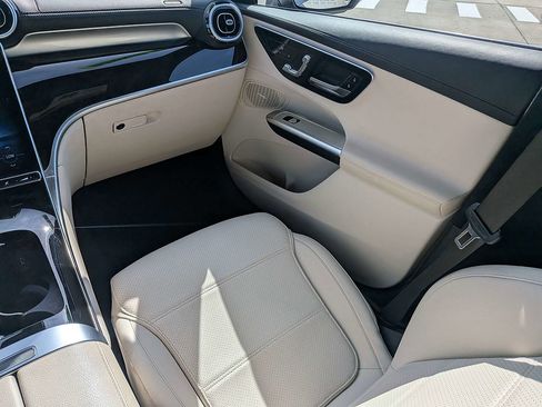 Used 2024 Mercedes-Benz GLC 300 4MATIC image 17