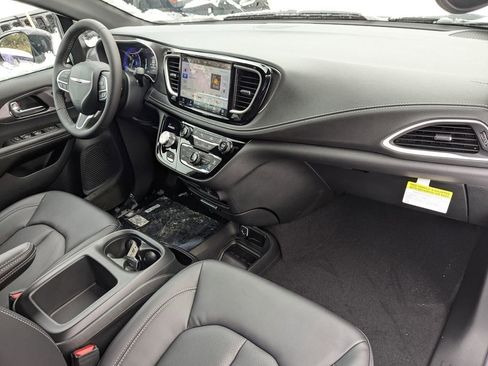 New 2026 Chrysler Pacifica Select FWD image 27