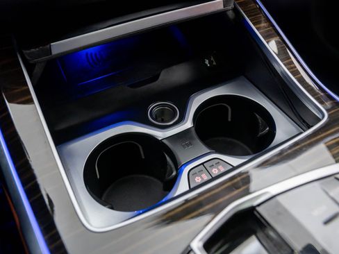 Used 2025 BMW X7 M60i image 28