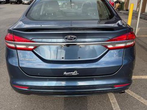 Used 2018 Ford Fusion SE w/ Equipment Group 201A image 5