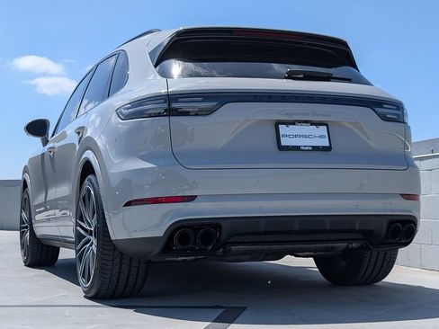 Certified 2023 Porsche Cayenne Turbo AWD/4WD image 3