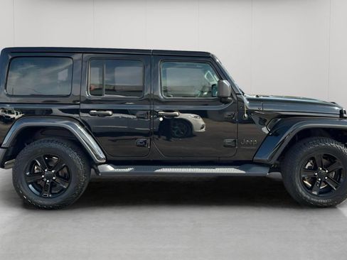 Used 2021 Jeep Wrangler Unlimited Sahara AWD/4WD image 4