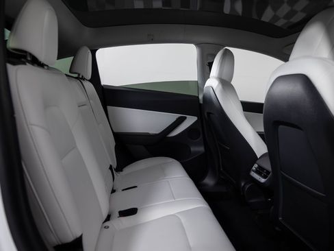 Used 2021 Tesla Model Y Long Range image 25