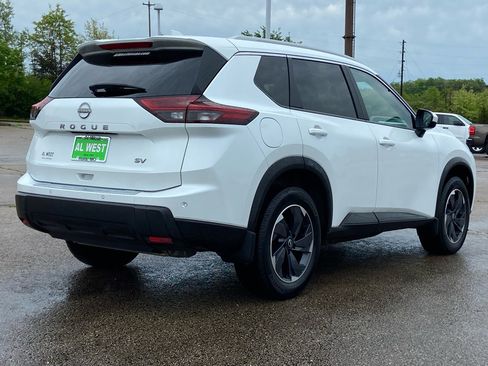 Used 2024 Nissan Rogue SV w/ SV Premium Package FWD image 8