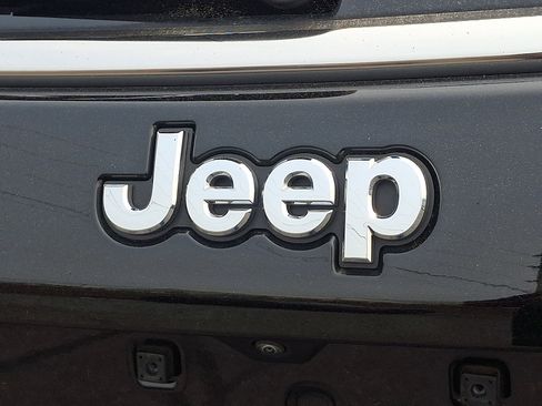 Used 2024 Jeep Compass Latitude AWD/4WD image 30