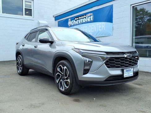 Certified 2025 Chevrolet Trax RS FWD image 1