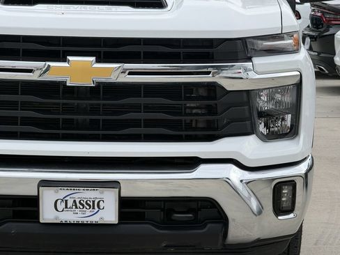Used 2025 Chevrolet Silverado 2500 LT w/ Convenience Package AWD/4WD image 8