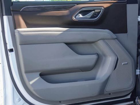 Used 2022 Chevrolet Tahoe LT w/ Luxury Package image 19