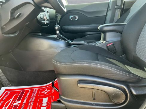 Used 2019 Kia Soul + image 11