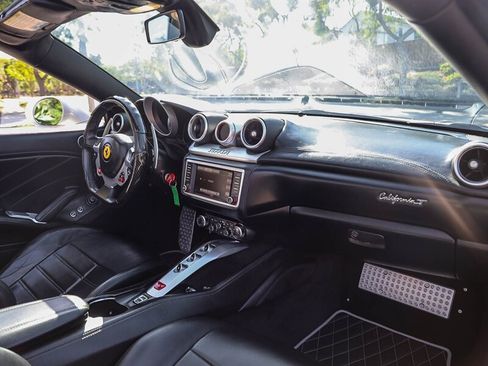 Used 2015 Ferrari California T RWD image 30