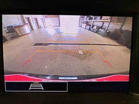 Used 2024 GMC Terrain SLE AWD/4WD image 19
