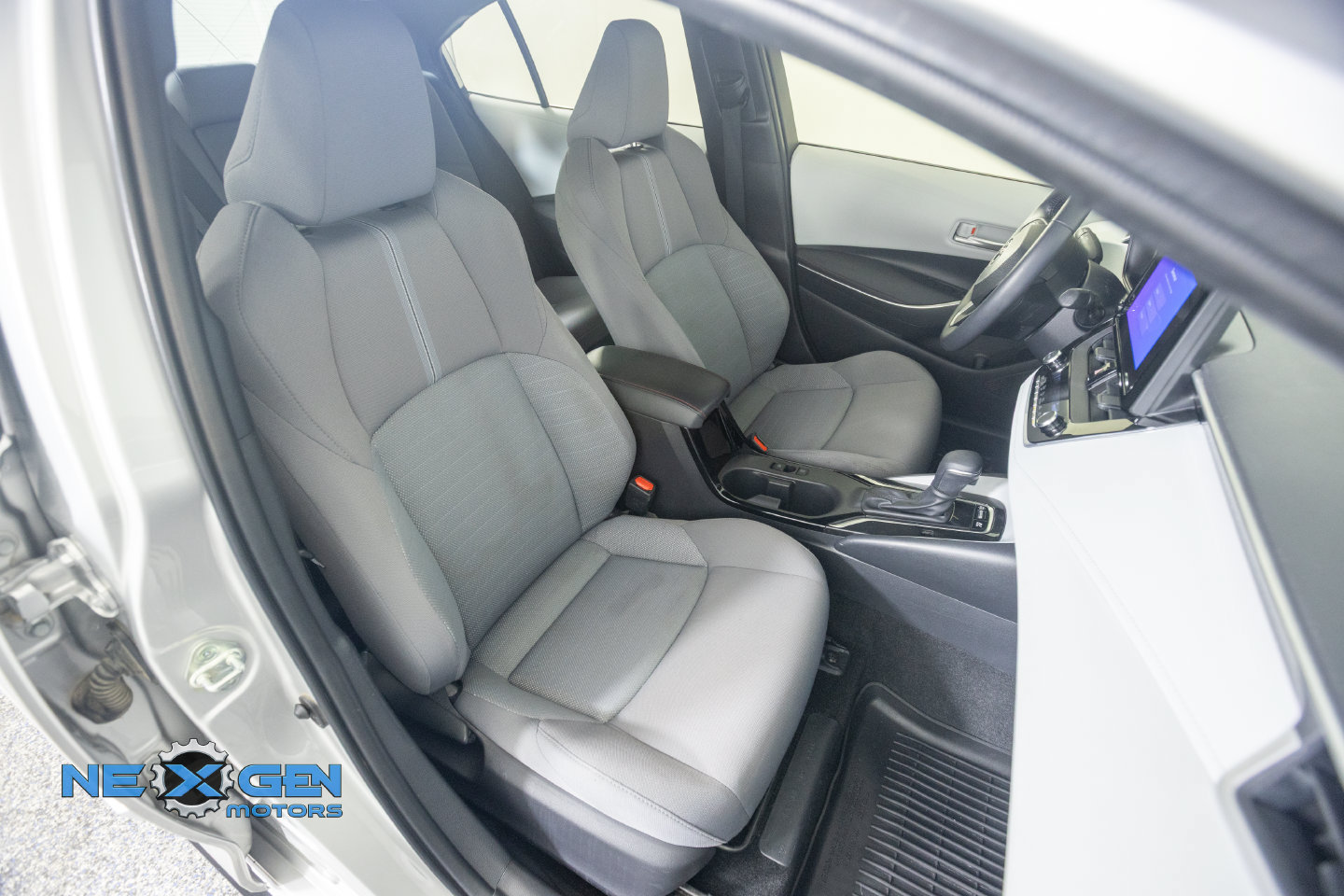 Used 2023 Toyota Corolla SE AWD/4WD image 9