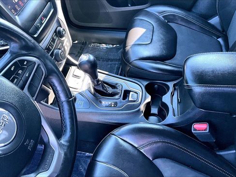 Used 2019 Jeep Cherokee Latitude Plus w/ Cold Weather Group image 15