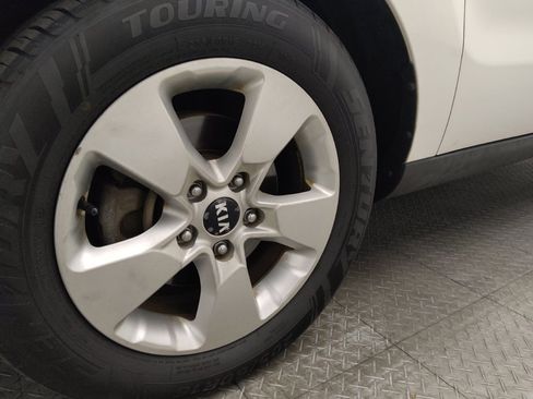 Used 2019 Kia Soul image 31