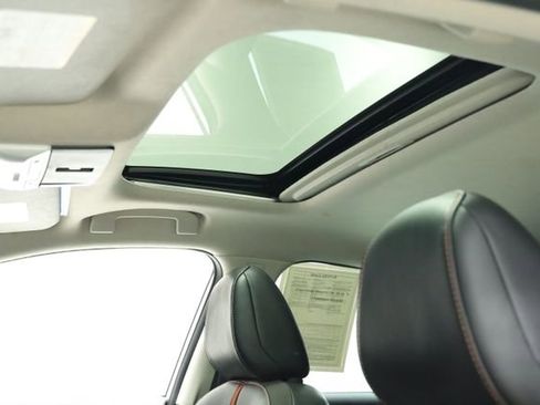 Used 2020 Nissan Sentra SR w/ Premium Package FWD image 25