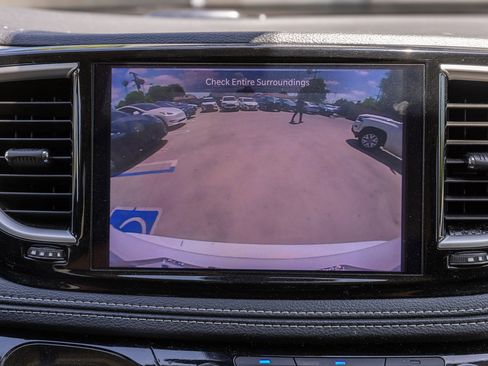 Used 2024 Chrysler Pacifica Limited FWD image 24