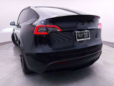Used 2024 Tesla Model Y Performance AWD/4WD image 17