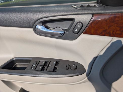 Used 2011 Chevrolet Impala LS FWD image 16