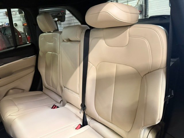 Used 2023 Jeep Grand Cherokee Limited AWD/4WD image 33