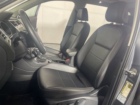 Used 2021 Volkswagen Tiguan SE w/ Panoramic Sunroof Package AWD/4WD image 10