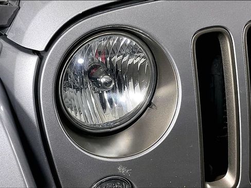 Used 2016 Jeep Wrangler Unlimited Sahara AWD/4WD image 36