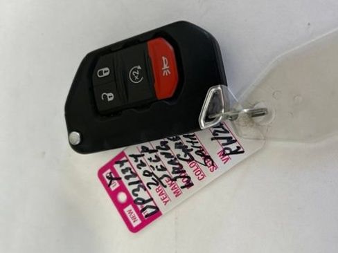 Used 2024 Jeep Wrangler Unlimited Sahara AWD/4WD image 31