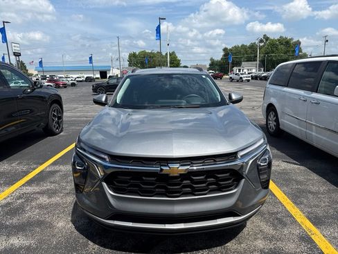 Used 2024 Chevrolet Trax LT w/ Driver Confidence Package FWD image 6