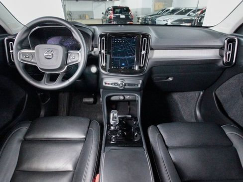 Certified 2025 Volvo XC40 B5 Plus image 6