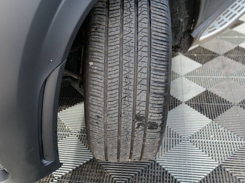 Used 2021 Mercedes-Benz GLE 350 4MATIC w/ AMG Line Exterior image 88