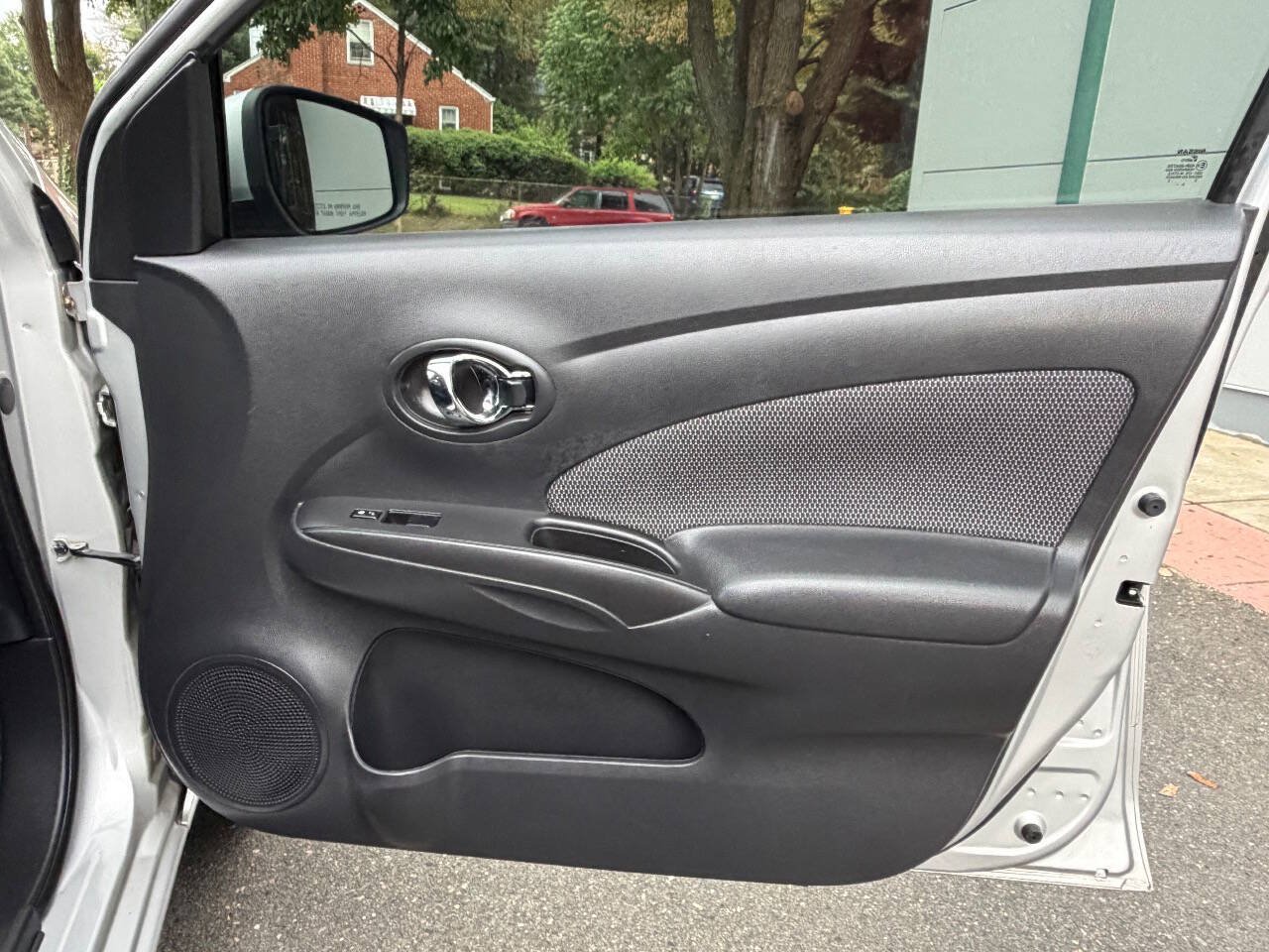 Used 2016 Nissan Versa SV FWD image 15