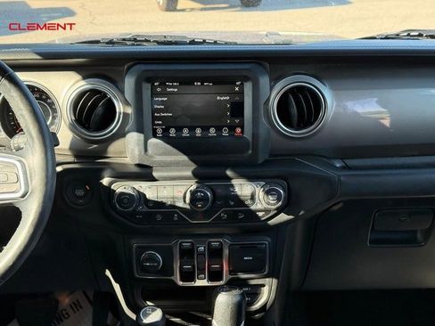 Used 2018 Jeep Wrangler Unlimited Sahara w/ Safety Group AWD/4WD image 16
