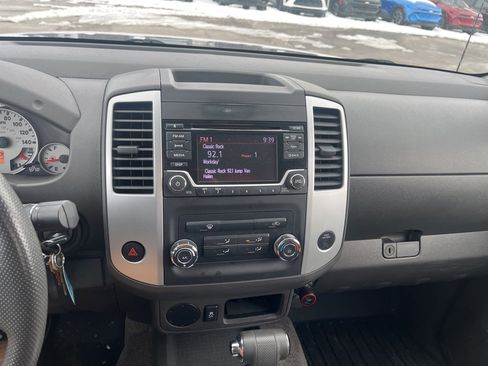 Used 2015 Nissan Frontier Desert Runner image 8