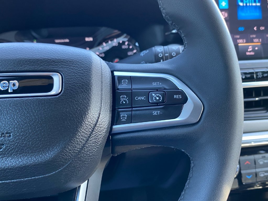 Used 2023 Jeep Compass Limited AWD/4WD image 32