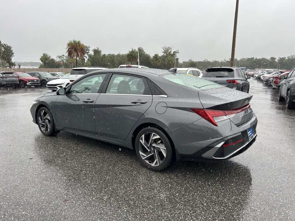 Certified 2024 Hyundai Elantra Limited FWD image 7