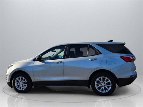 Used 2021 Chevrolet Equinox LS w/ LS Convenience Package image 4
