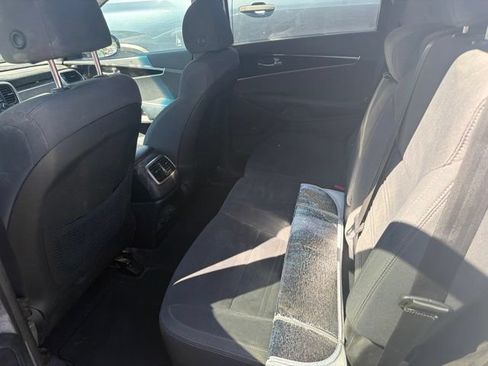 Used 2019 Kia Sorento AWD V6 image 7