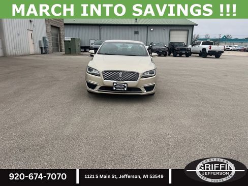 Used 2017 Lincoln MKZ Premiere image 4