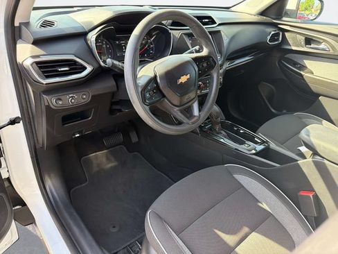 Used 2023 Chevrolet TrailBlazer LT FWD image 23