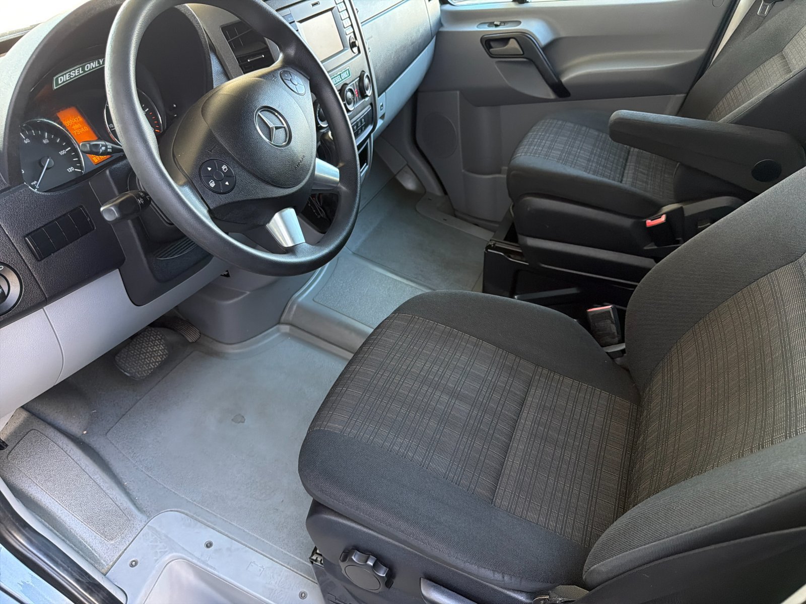 Used 2015 Mercedes-Benz Sprinter 2500 image 9