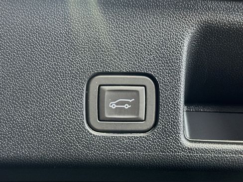 Used 2024 Chevrolet Equinox EV RS FWD image 31