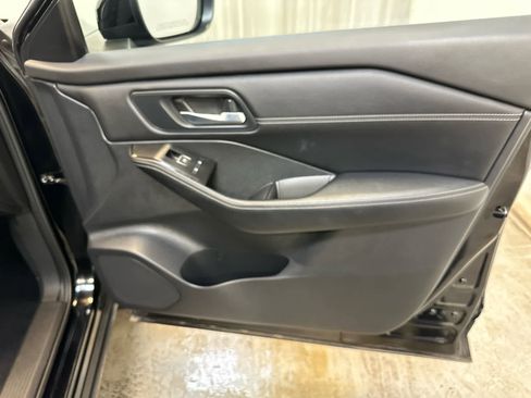 Certified 2025 Nissan Rogue SL w/ Tech Package AWD/4WD image 27