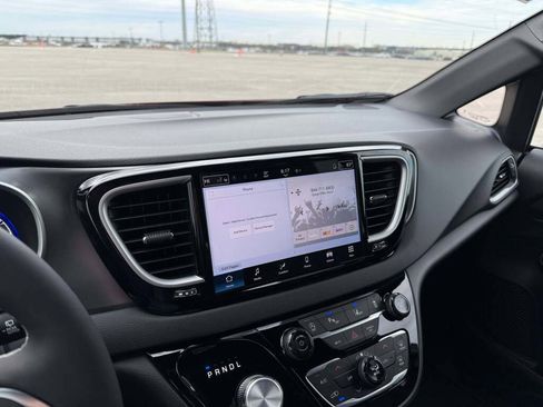 New 2026 Chrysler Voyager LX image 34