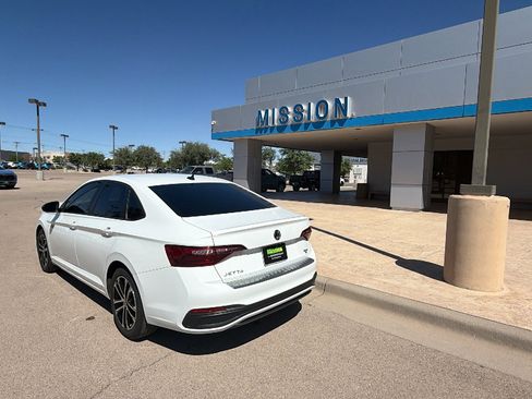 Used 2023 Volkswagen Jetta Sport FWD image 3