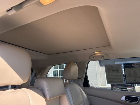 Used 2018 Nissan Pathfinder SL w/ SL Premium Package image 29