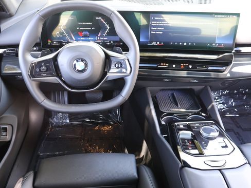 Used 2025 BMW 530i RWD image 19