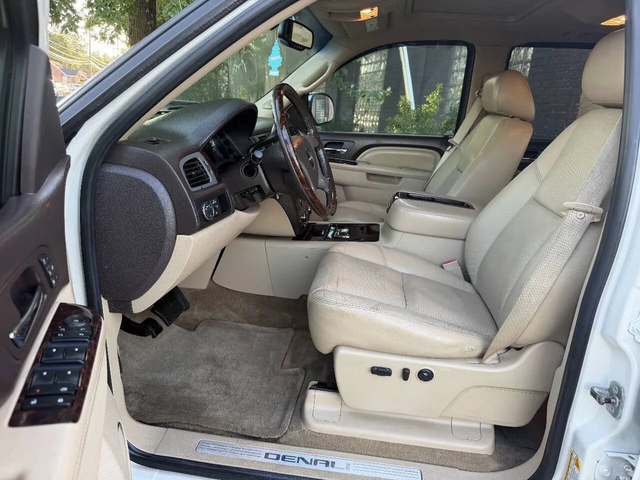 Used 2011 GMC Sierra 1500 Denali AWD/4WD image 15