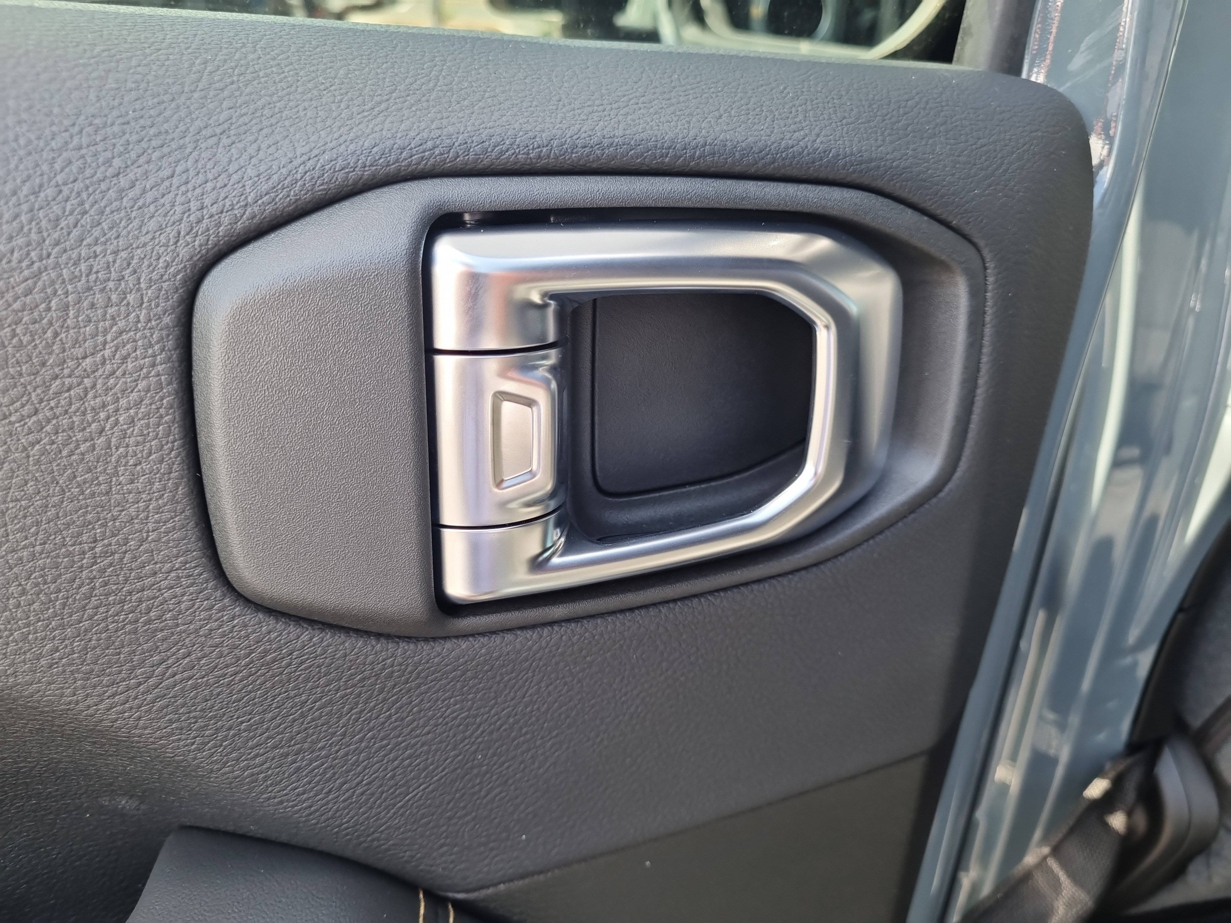 New 2026 Jeep Wrangler Unlimited Sahara AWD/4WD image 11