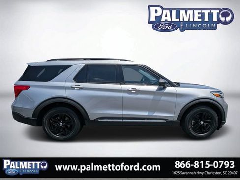 Used 2022 Ford Explorer XLT w/ Equipment Group 202A RWD image 2